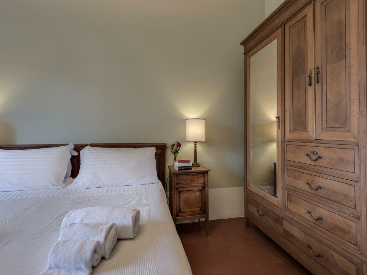 Bed and Breakfast Tenuta Di Capezzana Seano Exterior foto